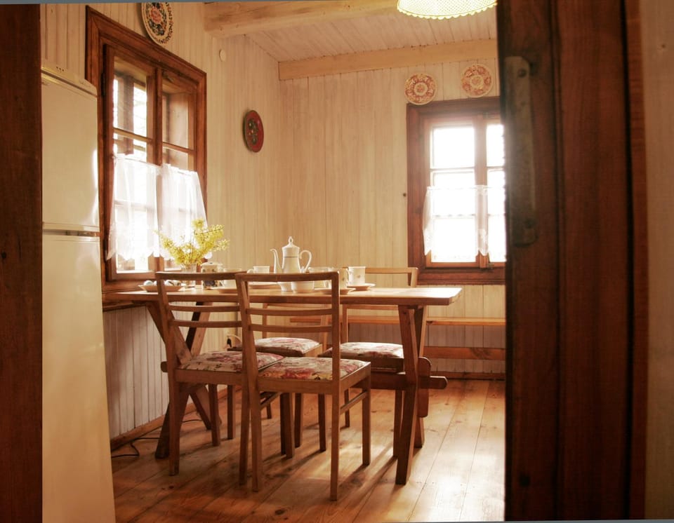 Spring, Day, Garden, Dining area, On site, Garden view, Mountain view, Breakfast