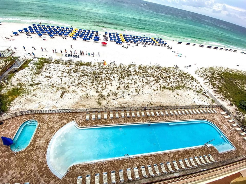 Pool view, Swimming pool