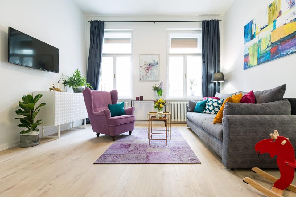 TV and multimedia, Living room, Seating area, Street view