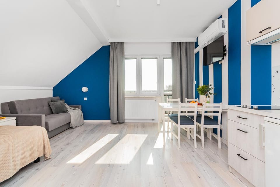 Bed, TV and multimedia, Kitchen or kitchenette, Photo of the whole room, Seating area, air conditioner