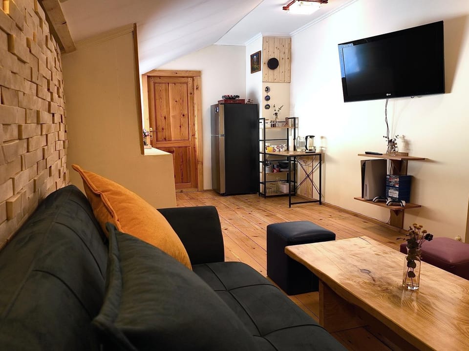 Communal lounge/ TV room, TV and multimedia, Kitchen or kitchenette, Living room, Seating area, Evening entertainment