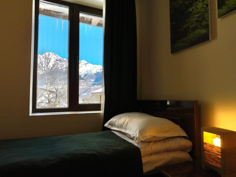 Bed, Mountain view