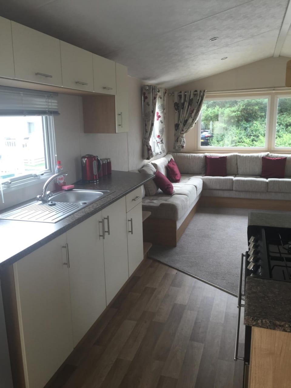 Lovely 3 Bed Caravan, Milford on Sea Campground/ 
RV Resort in New Forest District