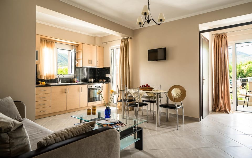TV and multimedia, Kitchen or kitchenette, Living room