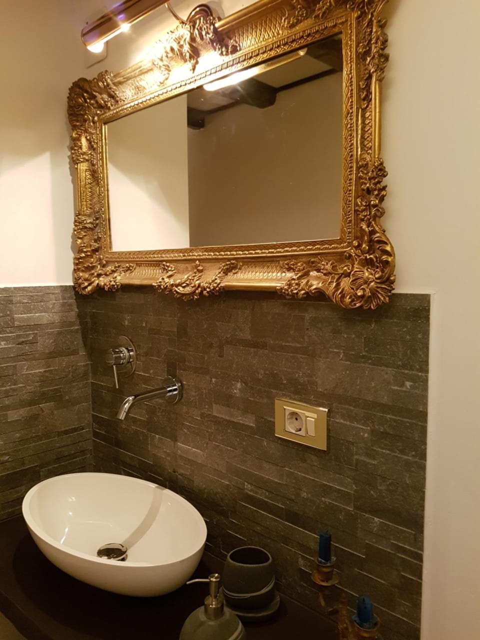 Bathroom, Decorative detail