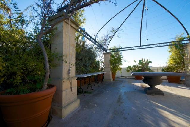 Patio, Day, Balcony/Terrace