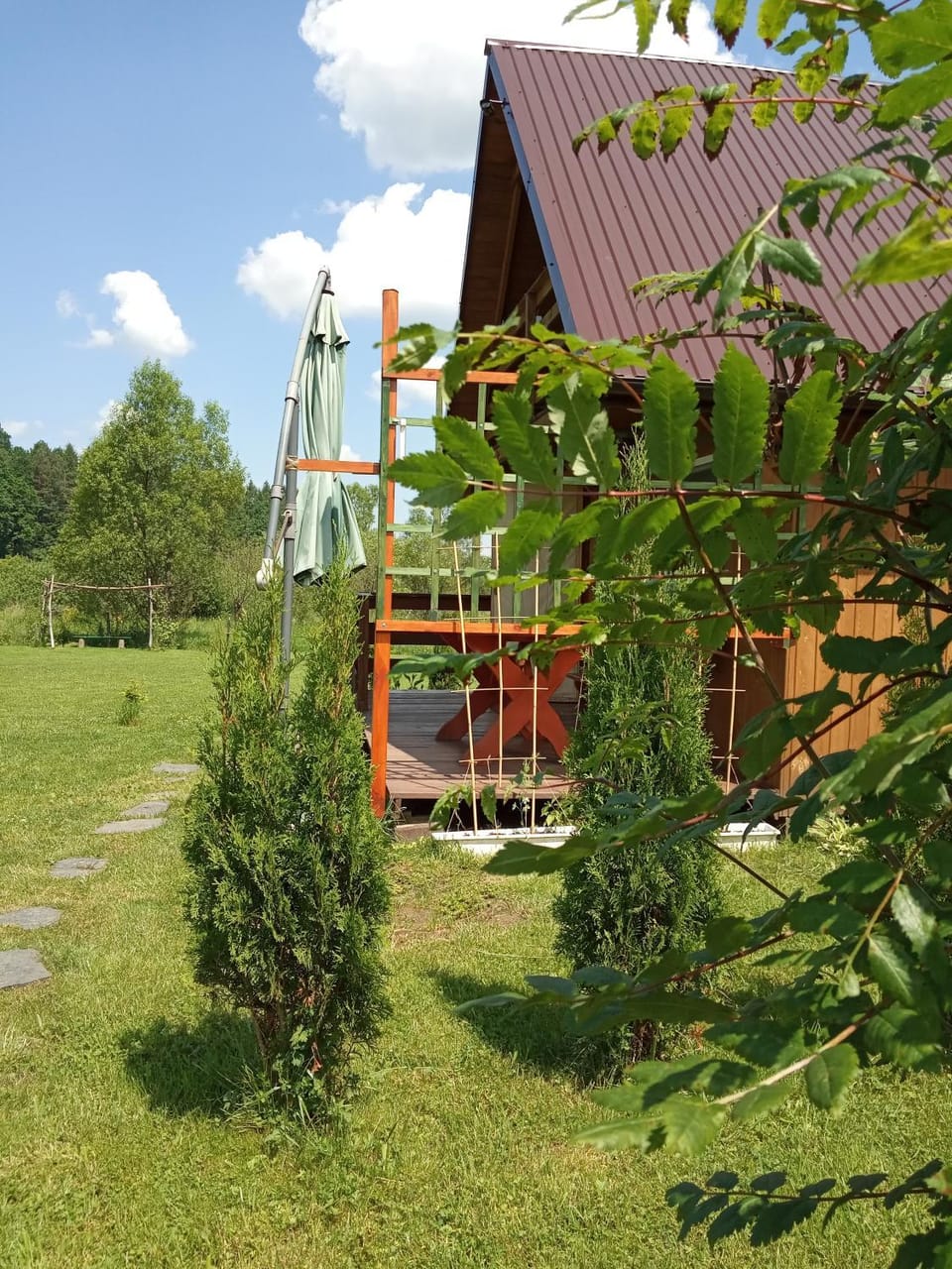 Property building, Facade/entrance, Summer, Garden, On site
