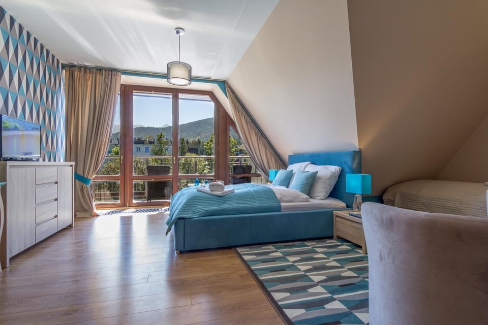 Balcony/Terrace, Bedroom, Mountain view