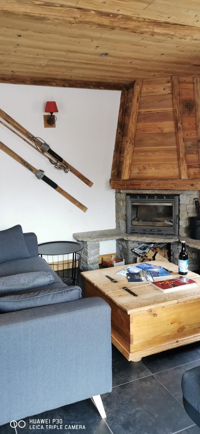 Skiing, Living room, Seating area, Mountain view, Mountain view, Seasons, Parking, fireplace