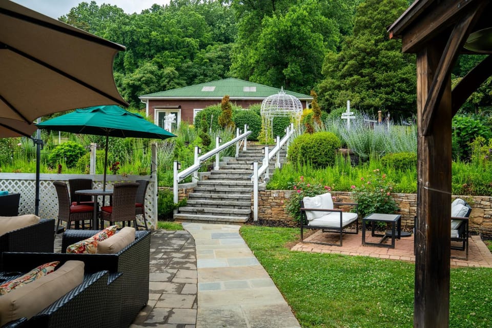 Stone Manor Boutique Inn Bed and Breakfast in Catoctin