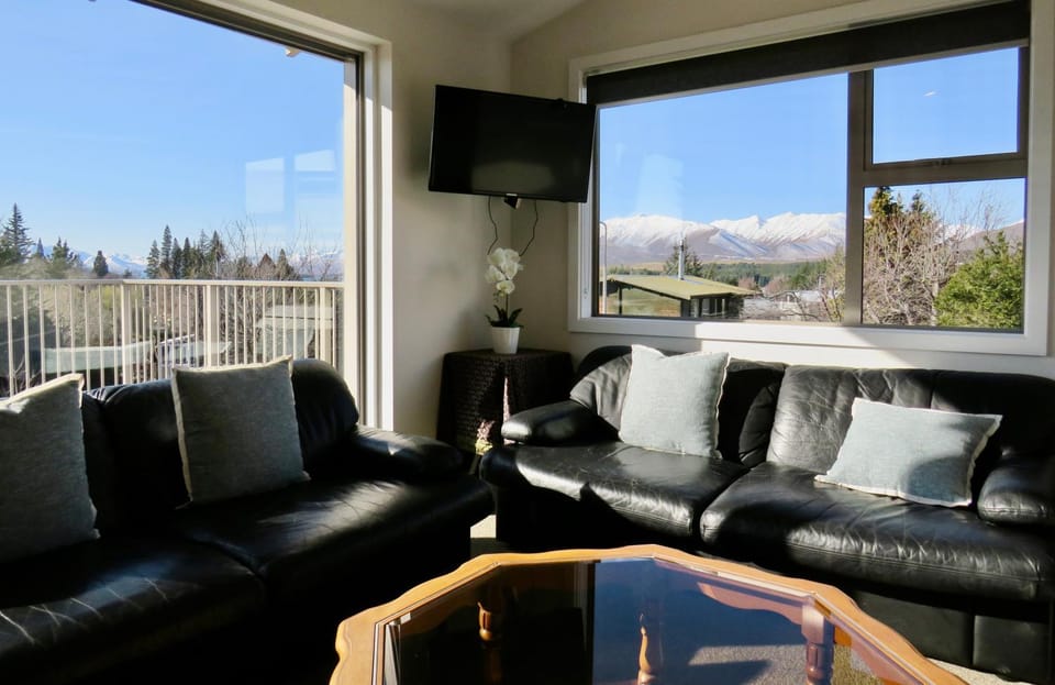 Living room, Lake view, Mountain view