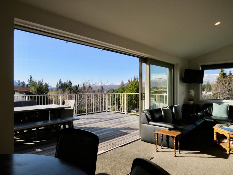 Balcony/Terrace, Living room, Lake view, Mountain view