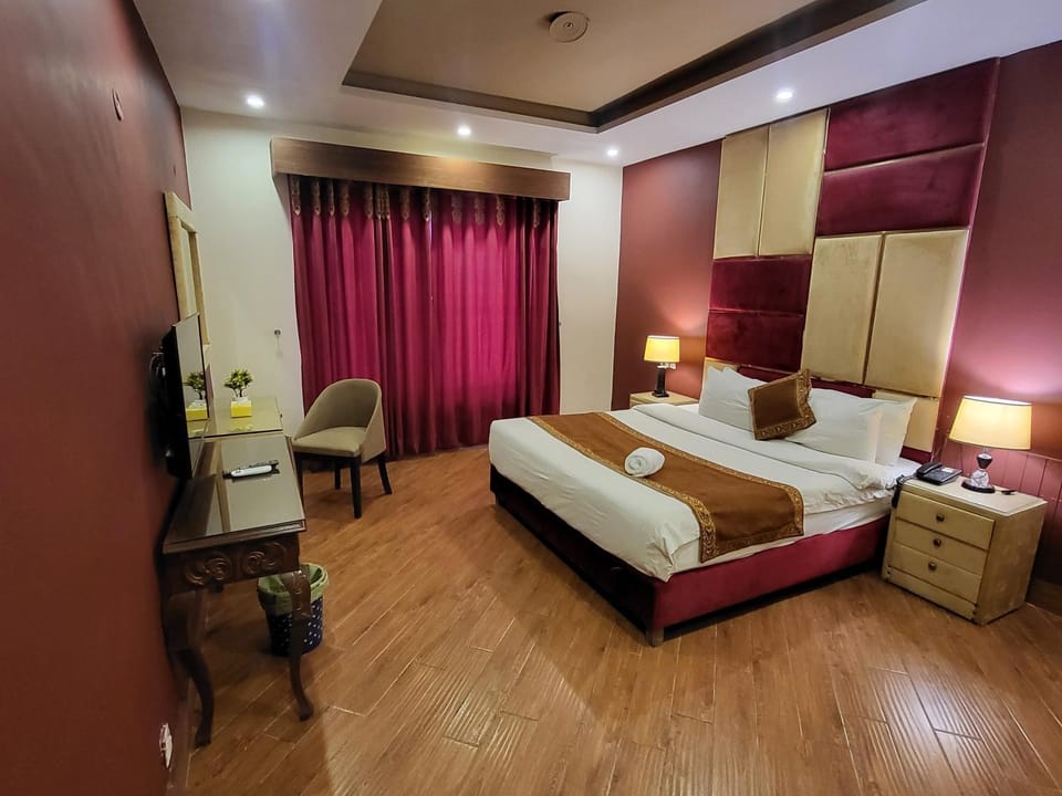 Bed, Living room, Photo of the whole room, Bedroom
