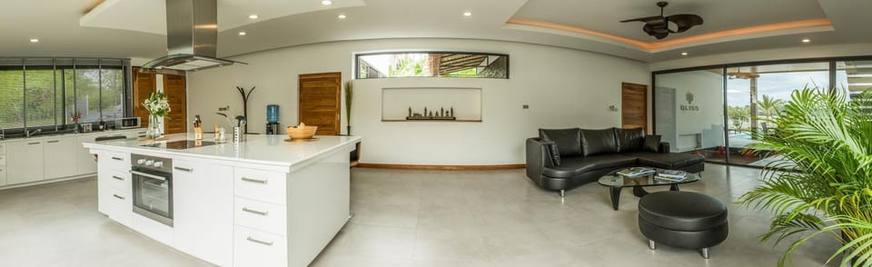 Kitchen or kitchenette, Living room, Seating area, Dining area