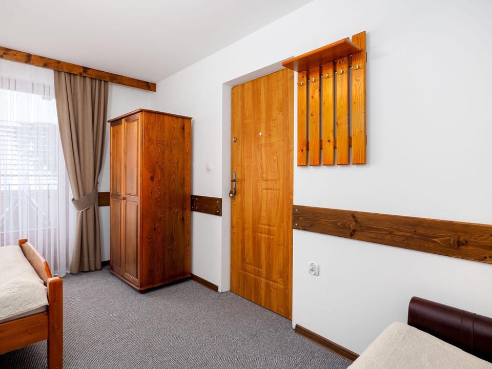 Bed, Photo of the whole room, Bedroom, internet, wardrobe