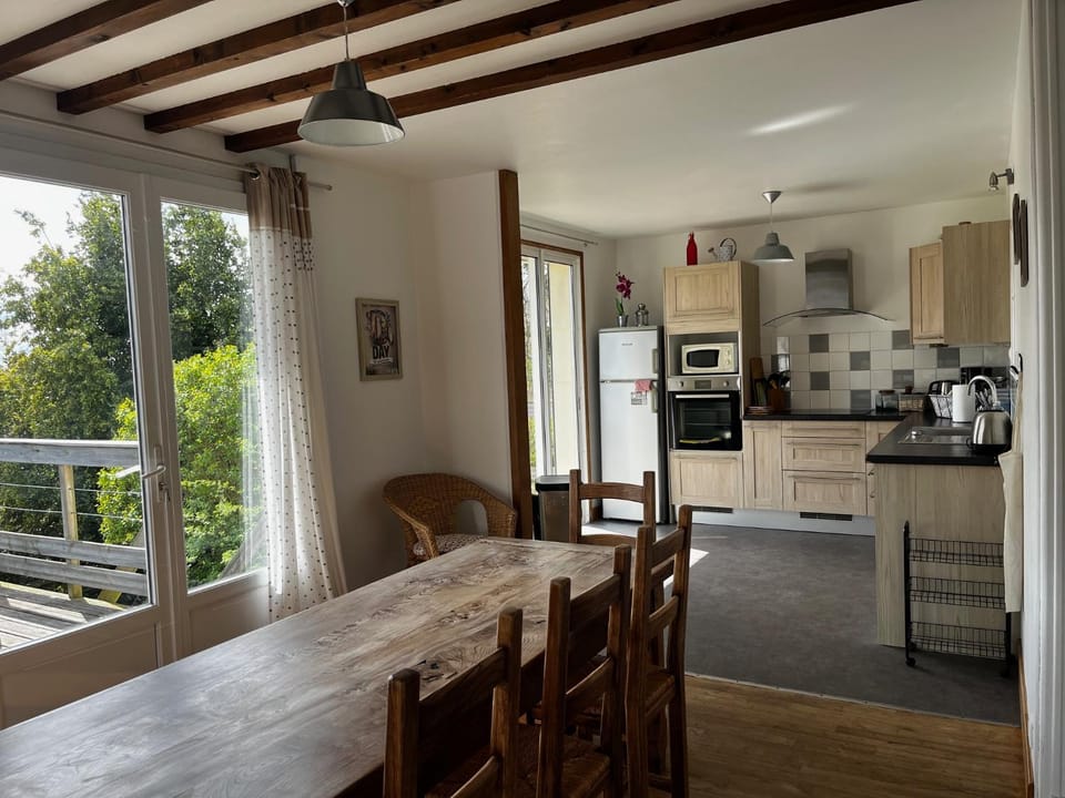 Dining area, pet friendly, kitchen
