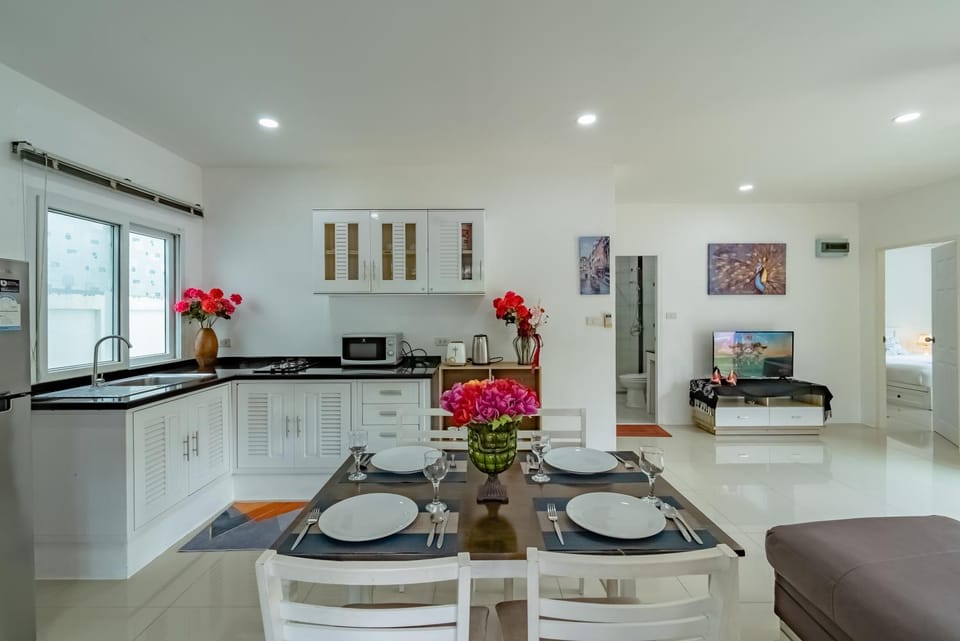 Dining area, kitchen