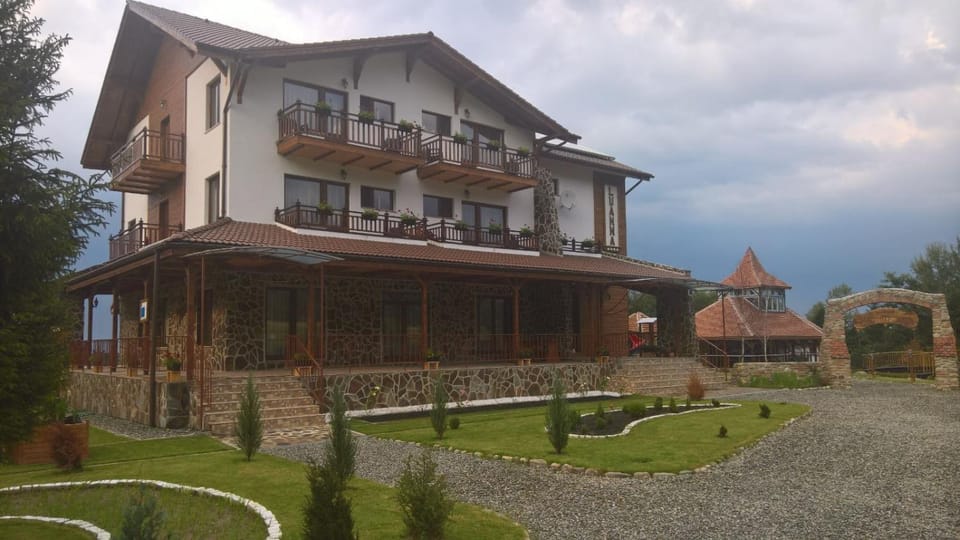 Pensiunea Casa Luanna Farm Stay in Brașov County