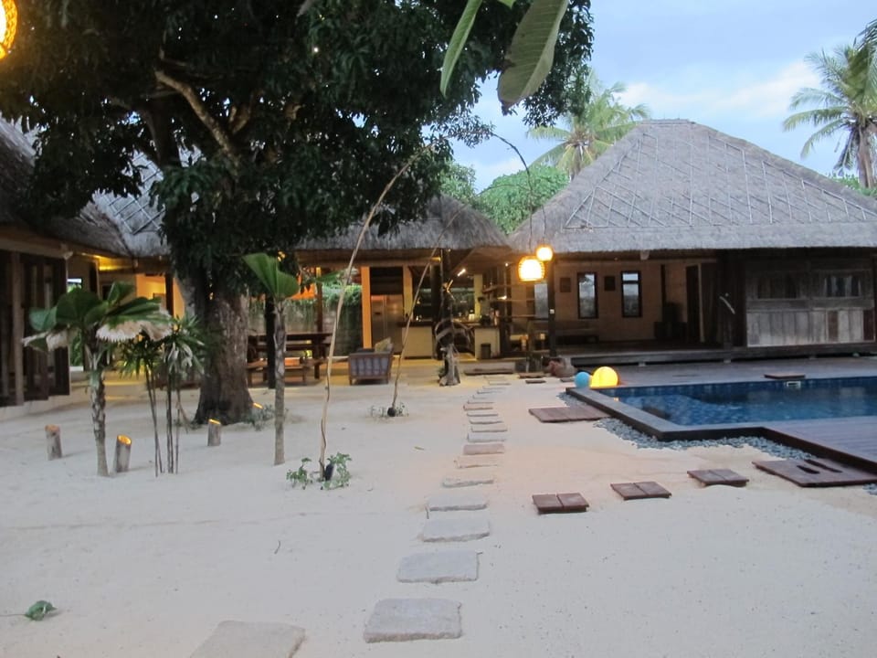 Facade/entrance, Garden, Balcony/Terrace, Swimming pool