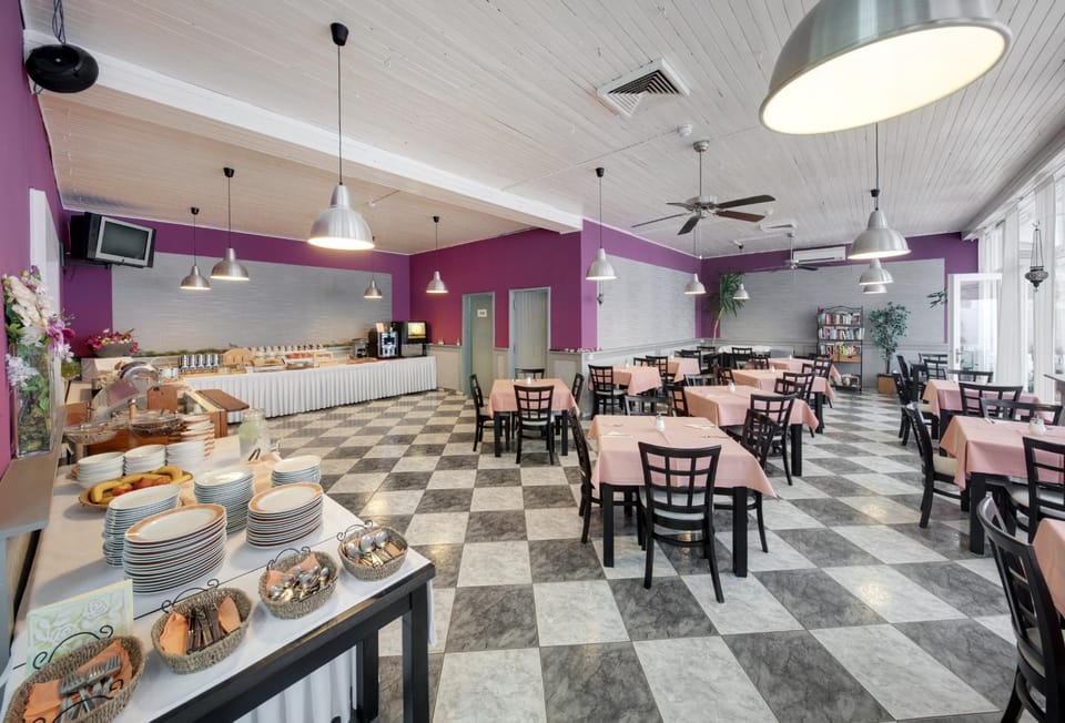 Restaurant/places to eat, Food and drinks