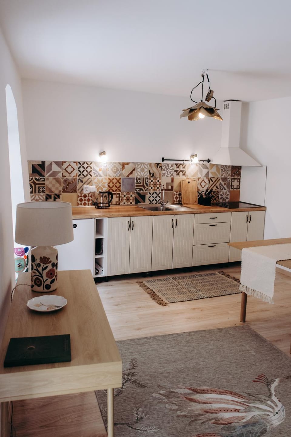 Kitchen or kitchenette, Dining area, stove