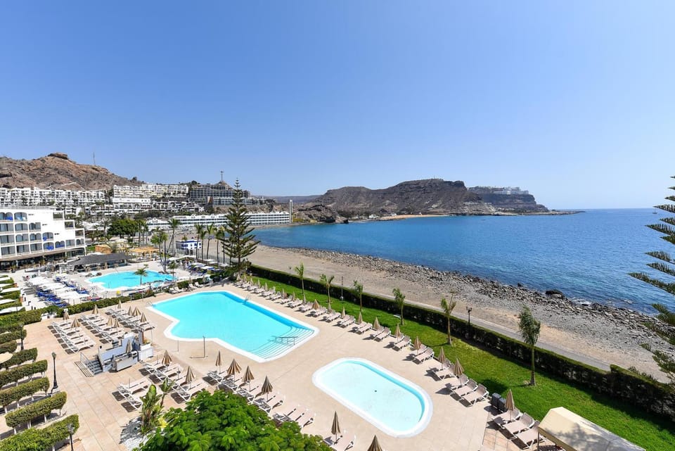 View (from property/room), Sea view, Swimming pool