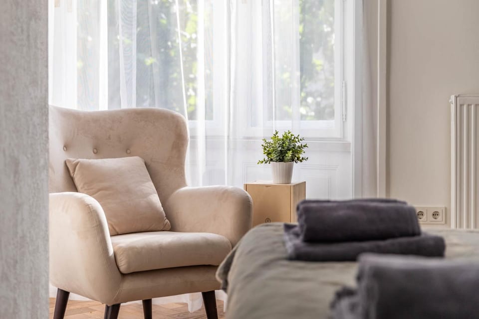 Seating area, Family, internet