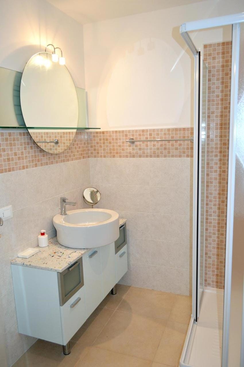 Shower, Bathroom