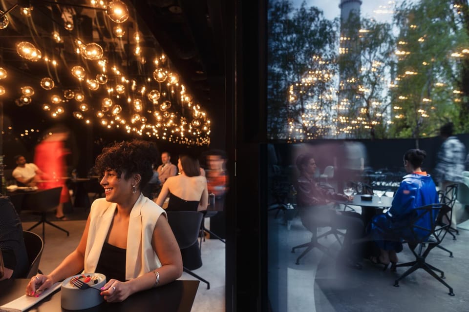 Restaurant/places to eat, Lounge or bar