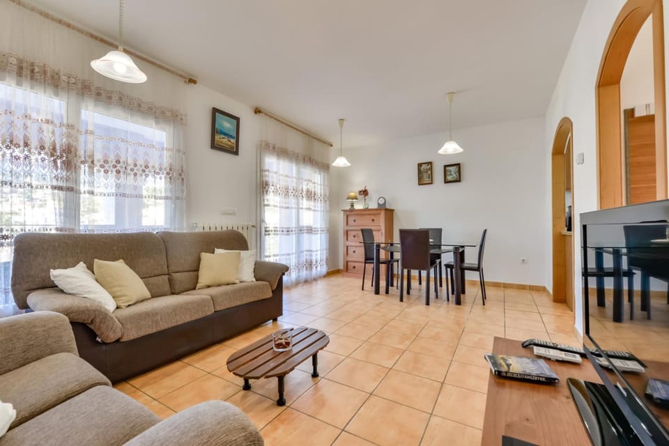 TV and multimedia, Living room, Dining area