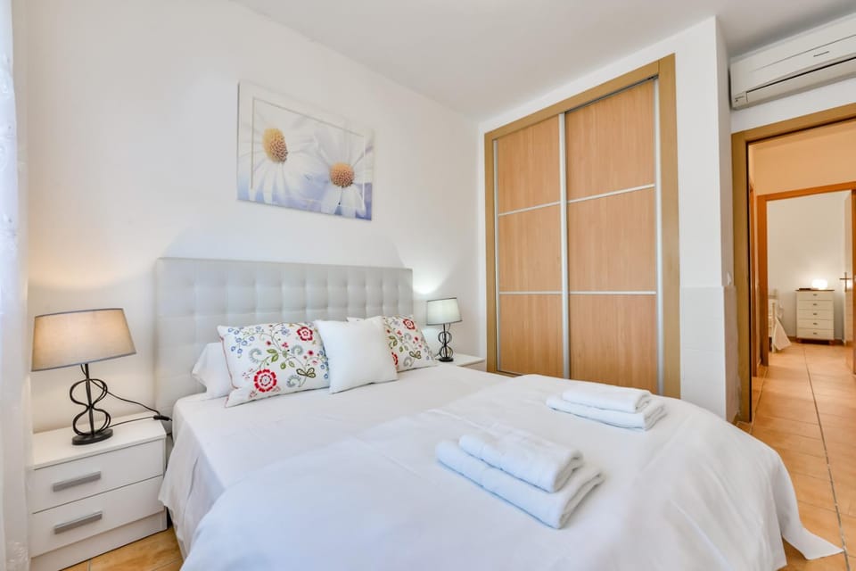 Bed, Bedroom, air conditioner