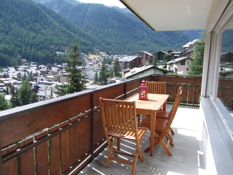 Balcony/Terrace, City view, Mountain view