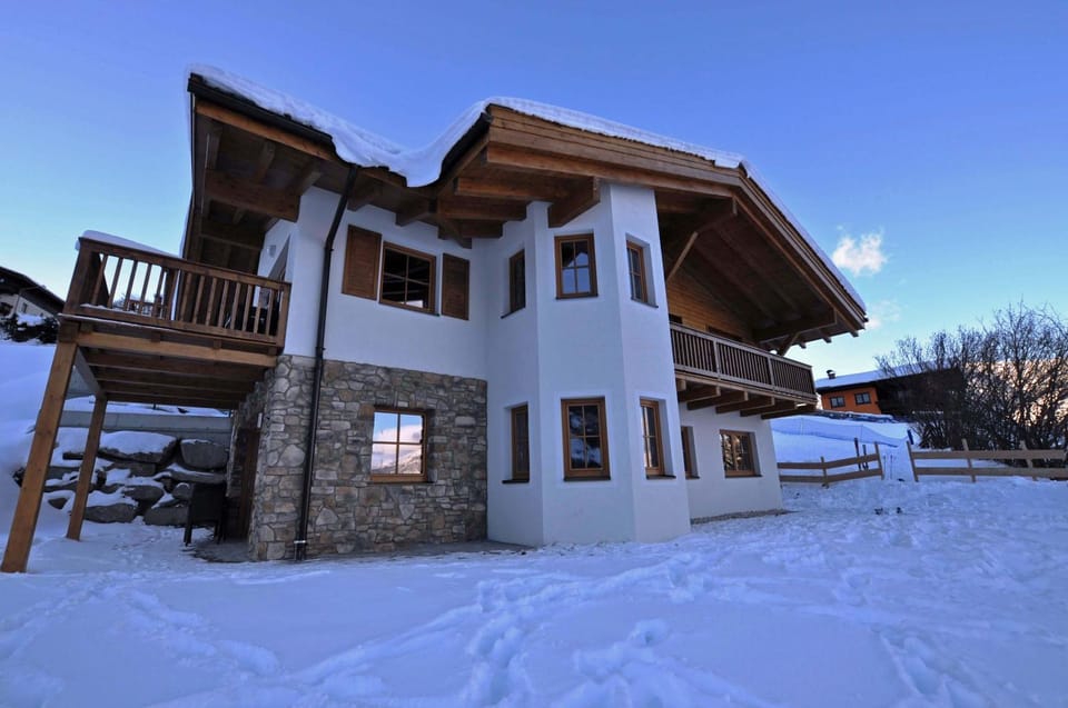 Property building, Day, Winter, Skiing