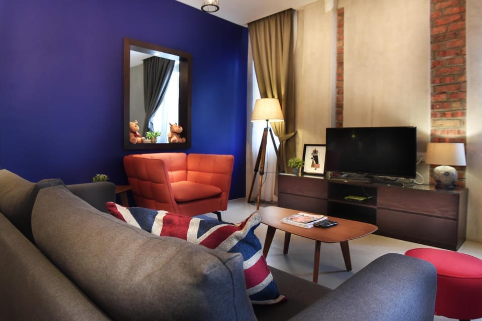 Communal lounge/ TV room, TV and multimedia, Living room, Seating area, Evening entertainment