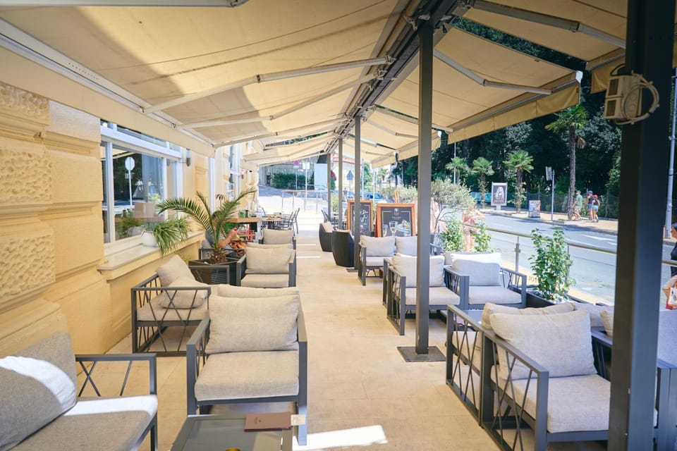 Patio, Restaurant/places to eat, View (from property/room), Balcony/Terrace, Banquet/Function facilities, Seating area