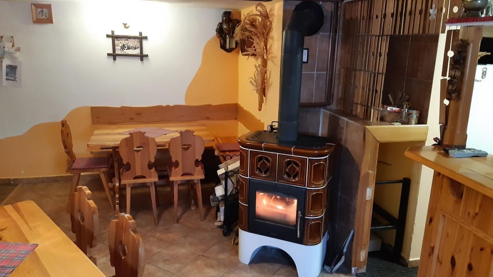 Property building, Communal lounge/ TV room, Kitchen or kitchenette, Dining area
