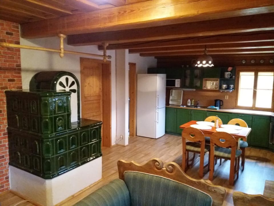 Kitchen or kitchenette, Seating area, Dining area