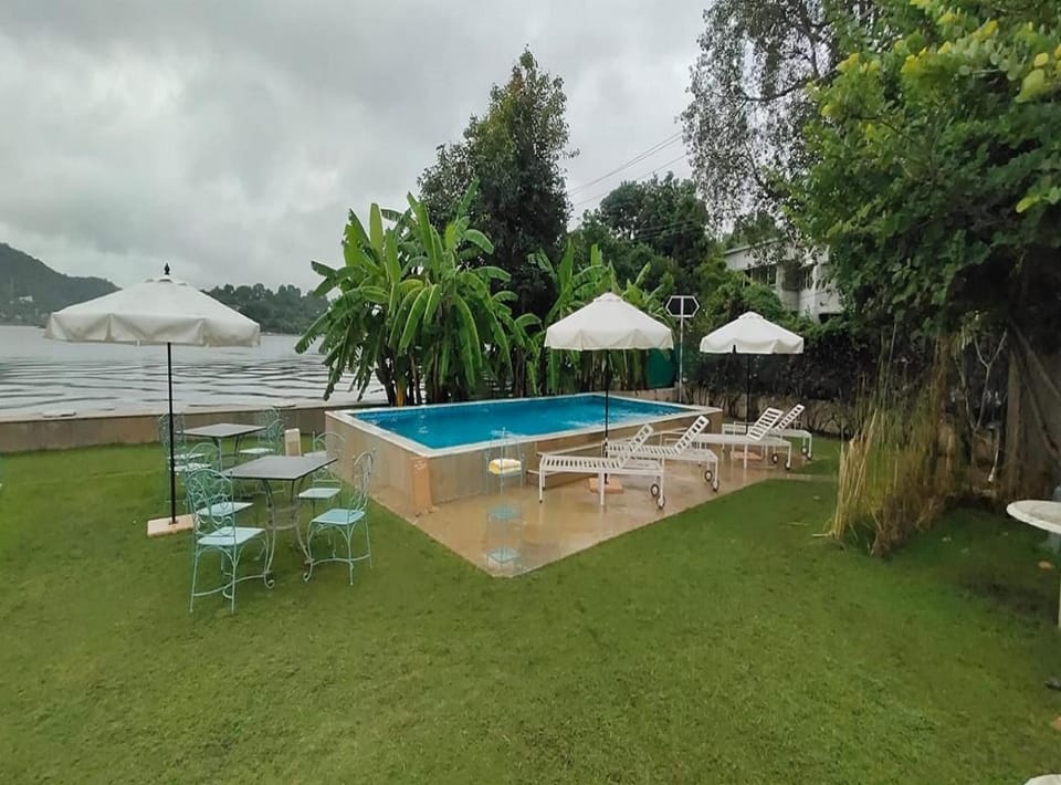 Garden, Swimming pool