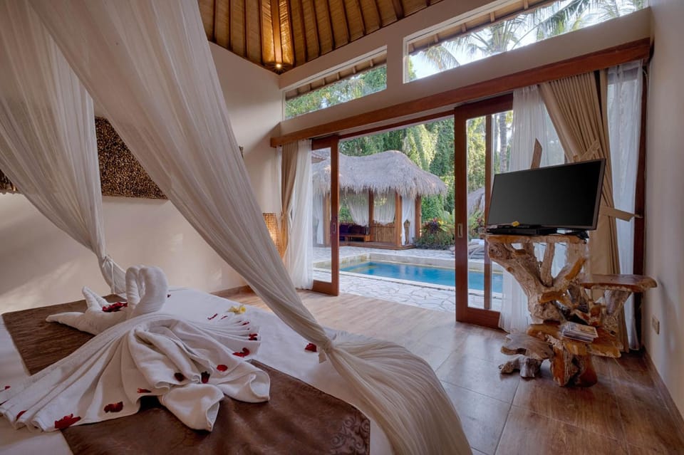 Bed, Photo of the whole room, Bedroom, Pool view, towels