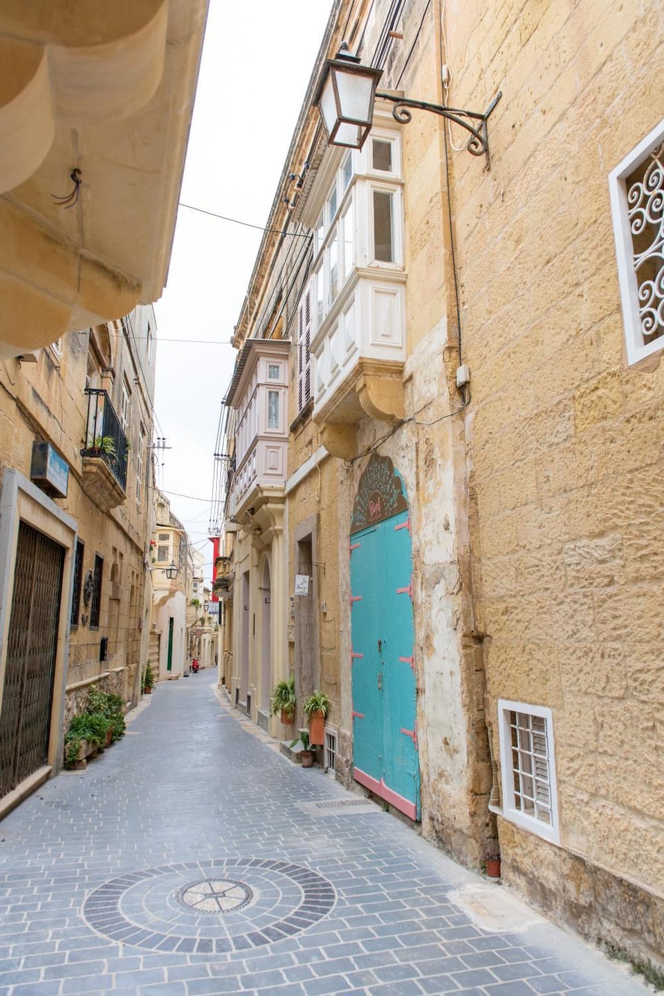 Facade/entrance, Neighbourhood, City view, Street view