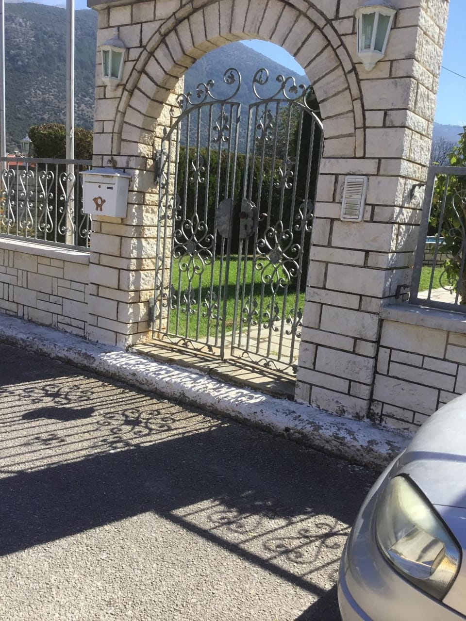 Facade/entrance