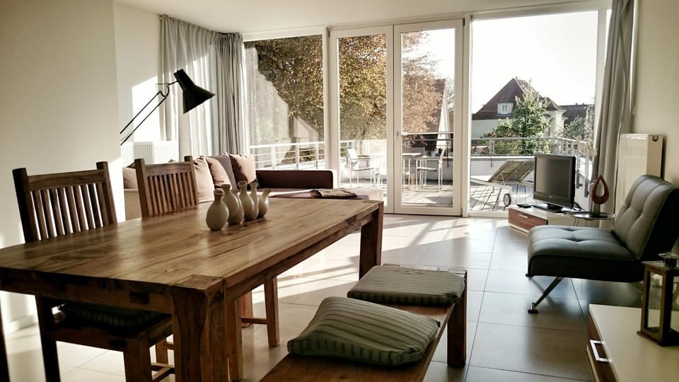Living room, Seating area, Dining area, Food