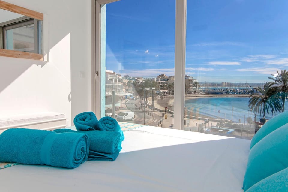 Bed, Sea view