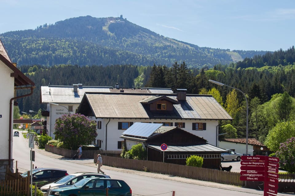 Nearby landmark, Neighbourhood, Natural landscape