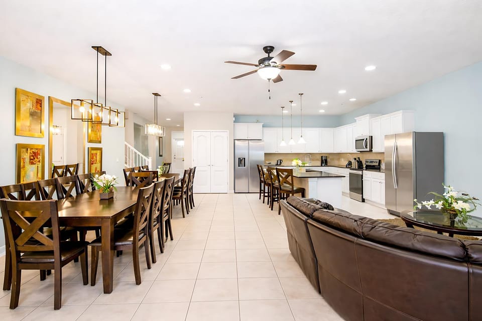 Restaurant/places to eat, Kitchen or kitchenette, Living room, Dining area