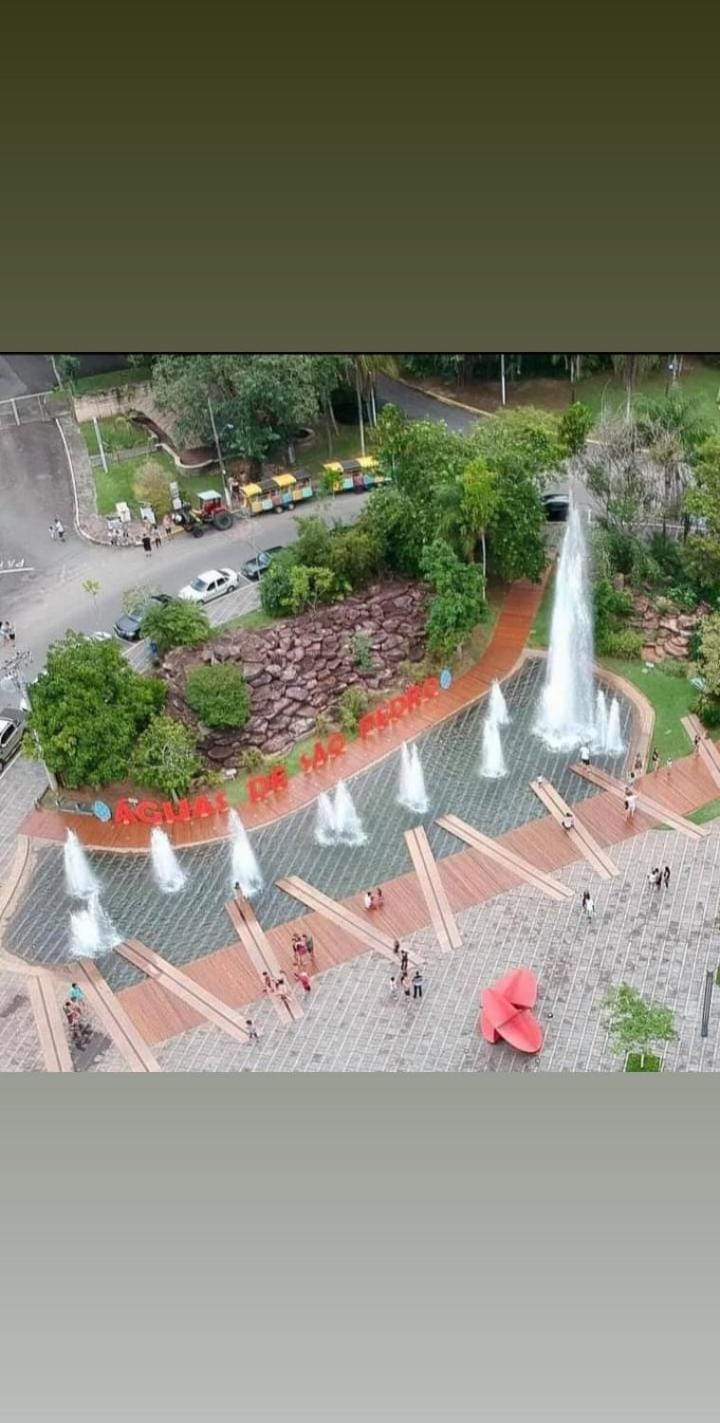 Nearby landmark, Restaurant/places to eat, Off site, Day, Natural landscape, Pets, Shopping Area