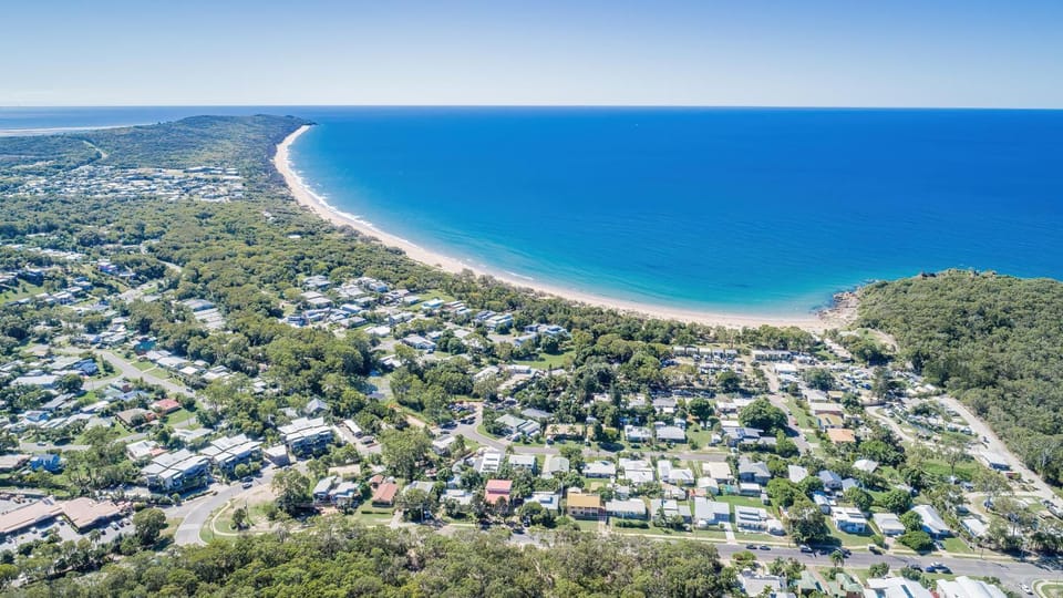 On Agnes Time • Beach House for 10 • BBQ Deck • Walk to Beach House in Agnes Water