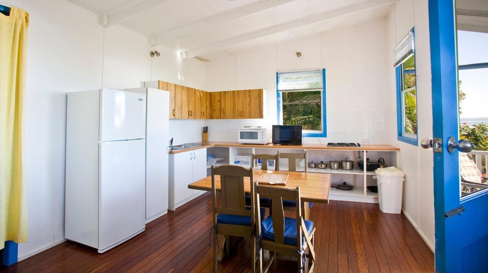Dining area, kitchen