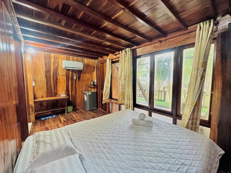 Bed, Photo of the whole room, Bedroom, air conditioner