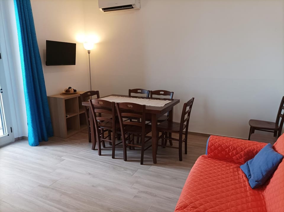 Communal lounge/ TV room, Dining area